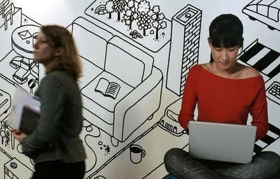 パソコン修理店で英内務省の機密情報入りノートPCとディスク見つかる