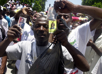 元大統領の帰国容認のアレクシス氏を首相に指名 - ハイチ