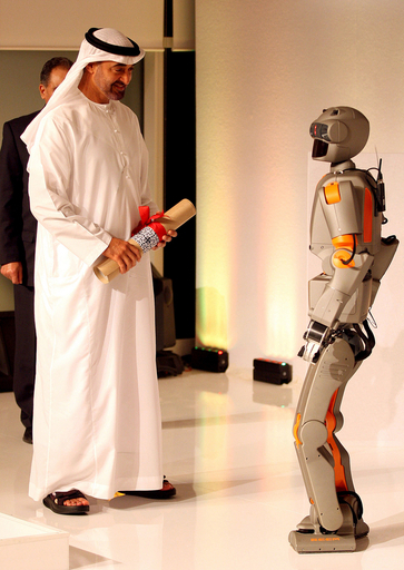 UAEで人型ロボット「REEM-B」がお披露目
