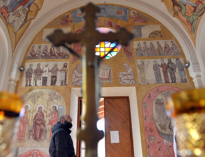 1歳児の「飛び降り巻き添え死」で教派対立が浮き彫りに ウクライナ