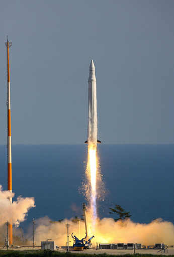 韓国初の人工衛星ロケット、打ち上げ成功 予定した軌道への衛星投入は失敗