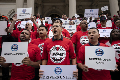 ライドシェアの運転手は「従業員」 カリフォルニア知事が法案署名