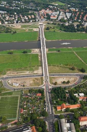 エルベ渓谷の世界遺産登録抹消の原因の橋が開通、ドレスデン