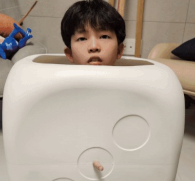 シングルマザーの韓国タレント、息子がおもちゃ箱に閉じ込められ、119番コール