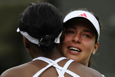 ヴィーナス イワノビッチの途中棄権で8強入り、ウィンブルドン選手権