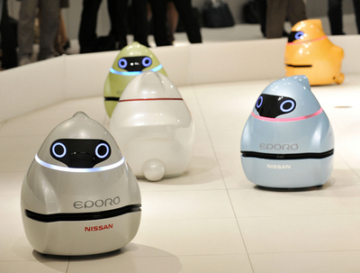 魚の群れがヒント、日産のぶつからないロボットカー「エポロ」