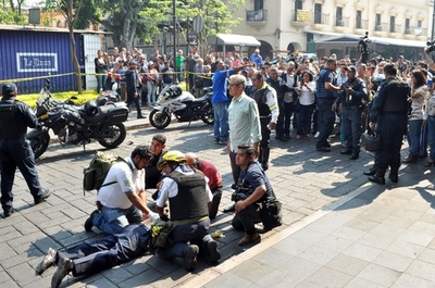 メキシコの広場で銃撃、2人死亡 労働組合同士の抗争か