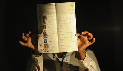 接戦のケニア大統領選、ケニヤッタ副首相がリード