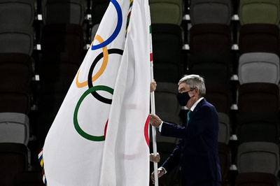 東京五輪が閉幕、IOCバッハ会長「最も困難な五輪」