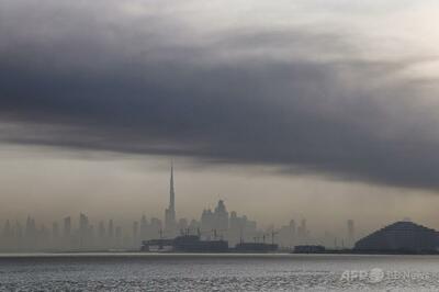 UAE、イラン製無人機1500機以上迎撃・撃墜 破片でドバイのビル外壁損傷