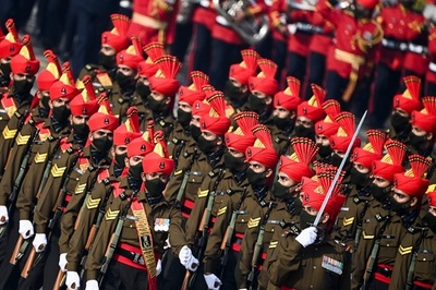 印で大規模軍事パレード、農業改革抗議デモ隊と衝突