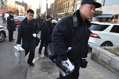 ハンマー持った男が小学校を襲撃、児童20人負傷 中国・北京