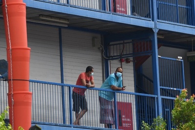 外国人労働者「まるで刑務所」 コロナ行動制限緩和も蚊帳の外 シンガポール