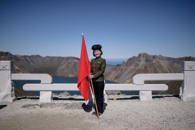 ようこそ、北朝鮮巡礼の「聖なる地」白頭山へ