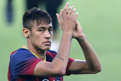 バルサ8得点でサントス下す、ネイマールが本拠地デビュー