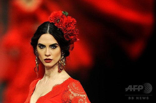 華やかなフラメンコドレスを発表 スペイン セビリアでファッションショー 写真54枚 ファッション ニュースならmode Press Powered By Afpbb News