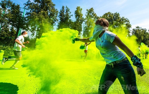 走る喜びを色に染めて モスクワの カラーラン 写真7枚 ファッション ニュースならmode Press Powered By Afpbb News