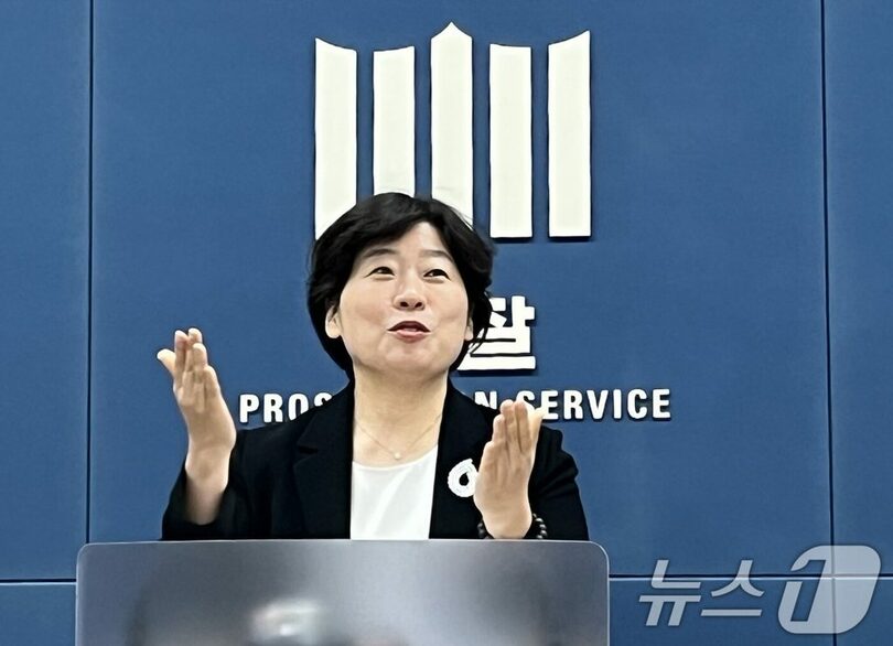 2025年6月24日、ソウル高等検察庁で記者会見する内乱特別検事チームのパク・ジヨン特別検事補(c)news1