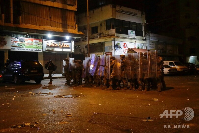 経済危機のレバノン、コロナ封鎖で状況悪化 衝突相次ぐ