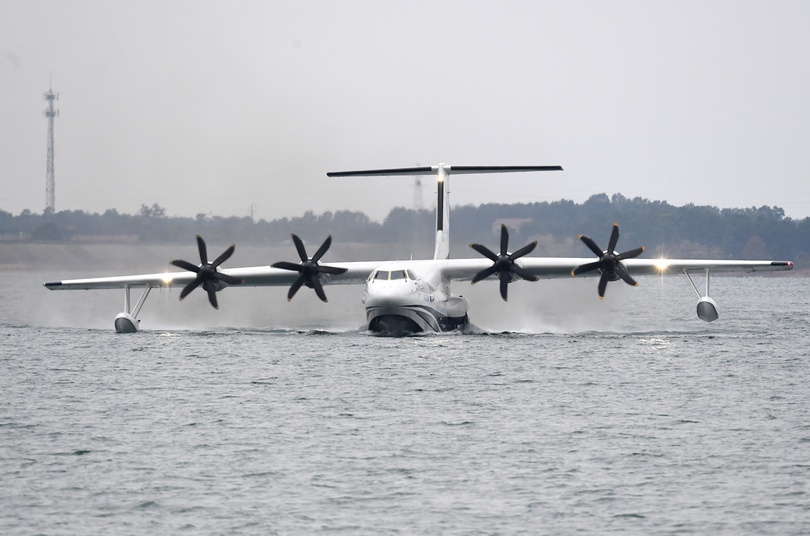 国産大型水陸両用機AG600、初の海上試験飛行を実施