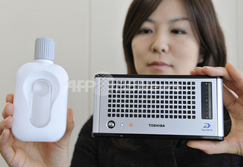 ケータイ充電切れにさようなら、モバイル燃料電池を発売へ 東芝