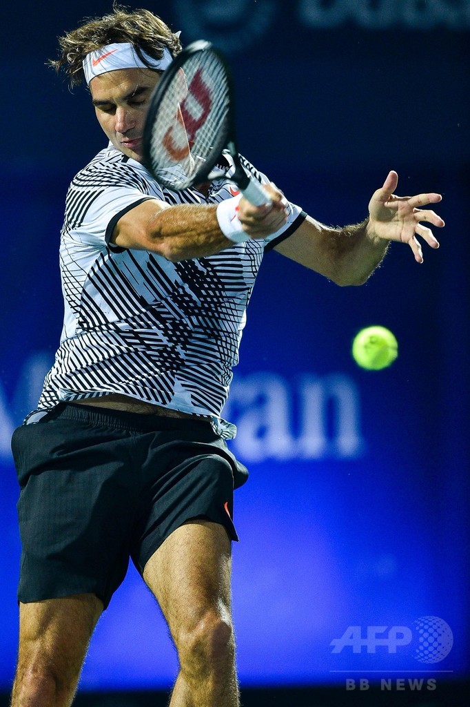 フェデラーが敗れる波乱、予選勝者の116位に不覚 ドバイ選手権