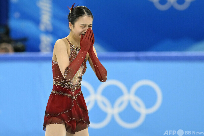 米出身の中国フィギュア選手、再び転倒し涙 北京五輪