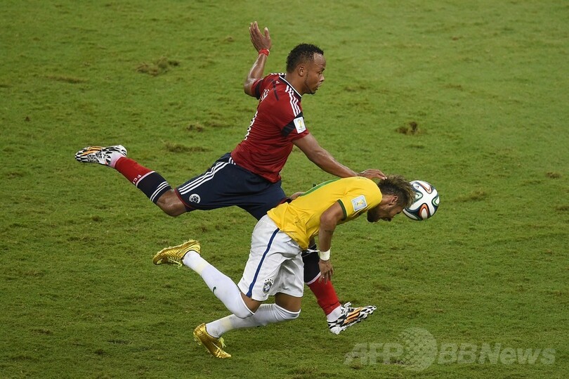 ネイマール負傷させたスニガに処分なし、FIFA
