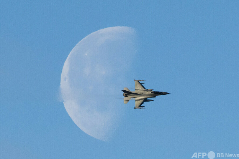 ノルウェー、ルーマニアに戦闘機売却 中古のF16を32機