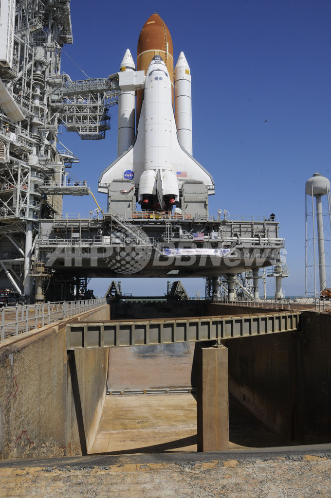 スペースシャトル作業員、発射台から転落死