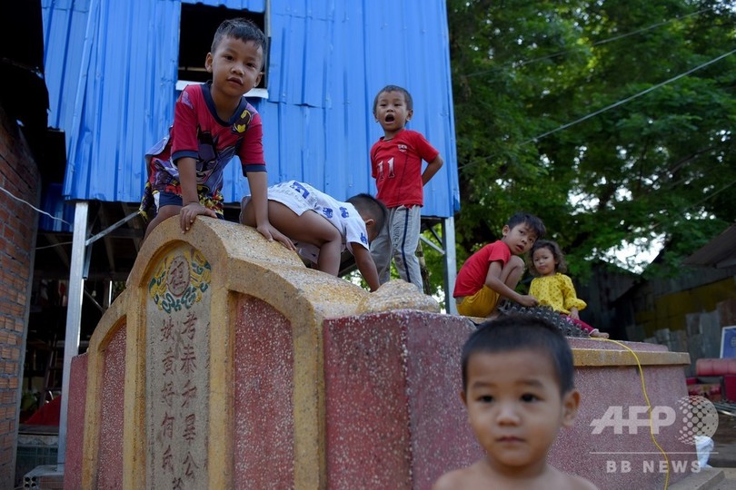 死者と生きる 墓地に暮らす都会の貧困層 カンボジア 写真24枚 国際ニュース Afpbb News
