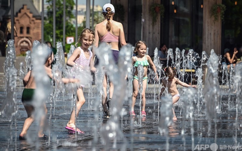 モスクワで記録的な暑さ 噴水で水遊びする子どもたちの姿も 写真13枚 国際ニュース Afpbb News