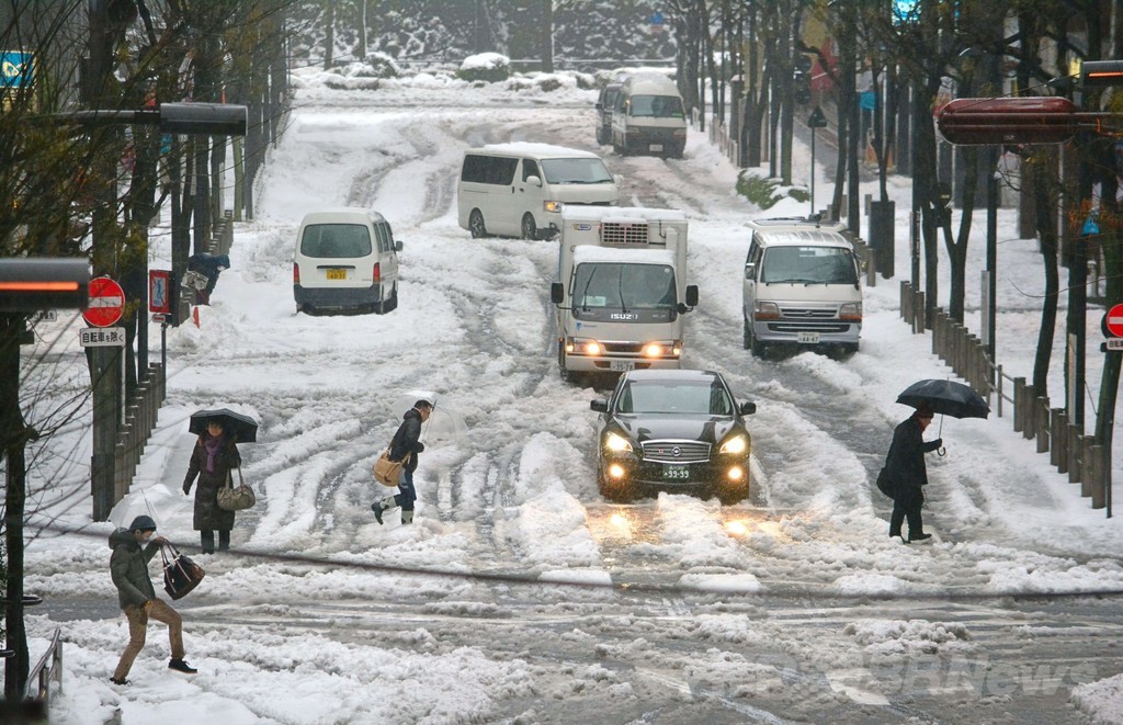 日本の広い範囲で大雪 交通乱れ事故相次ぐ 写真6枚 国際ニュース Afpbb News