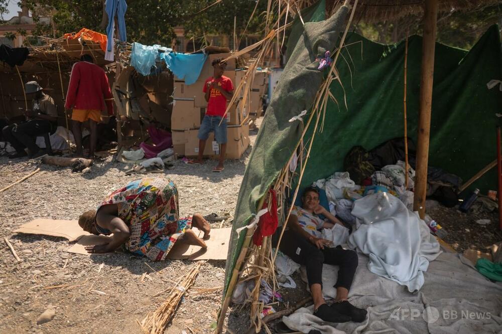 不法移民数千人残留のセウタで人道危機、スペイン政府が保護施設拡充へ