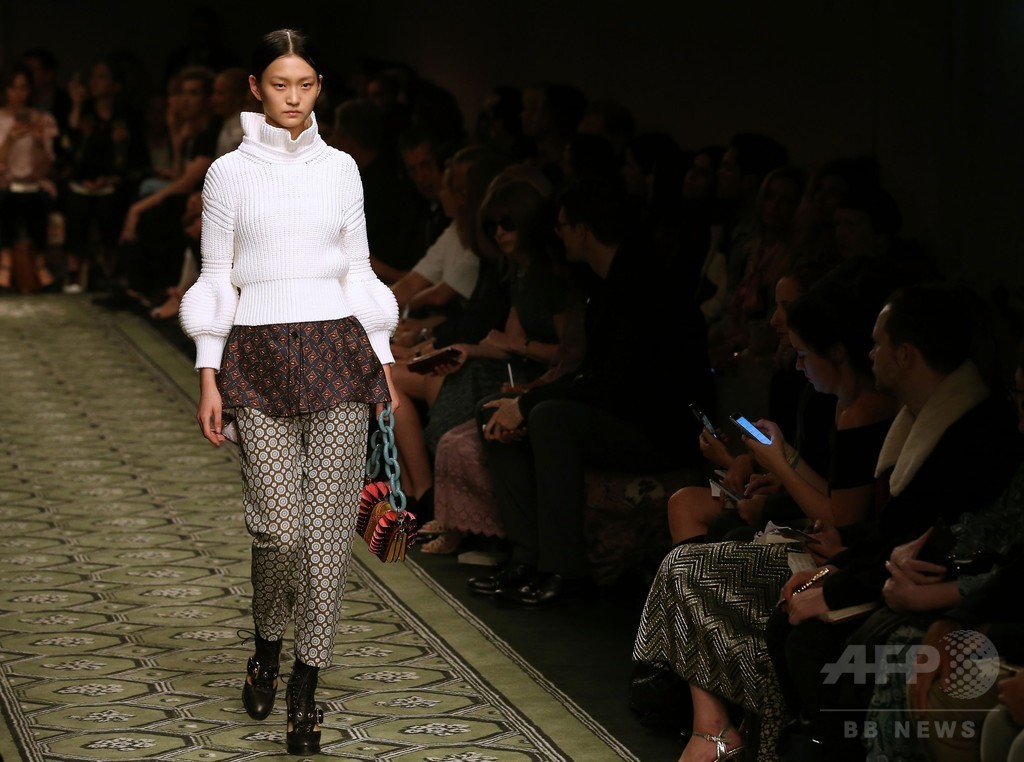 「バーバリー」16年セプテンバー・コレクション