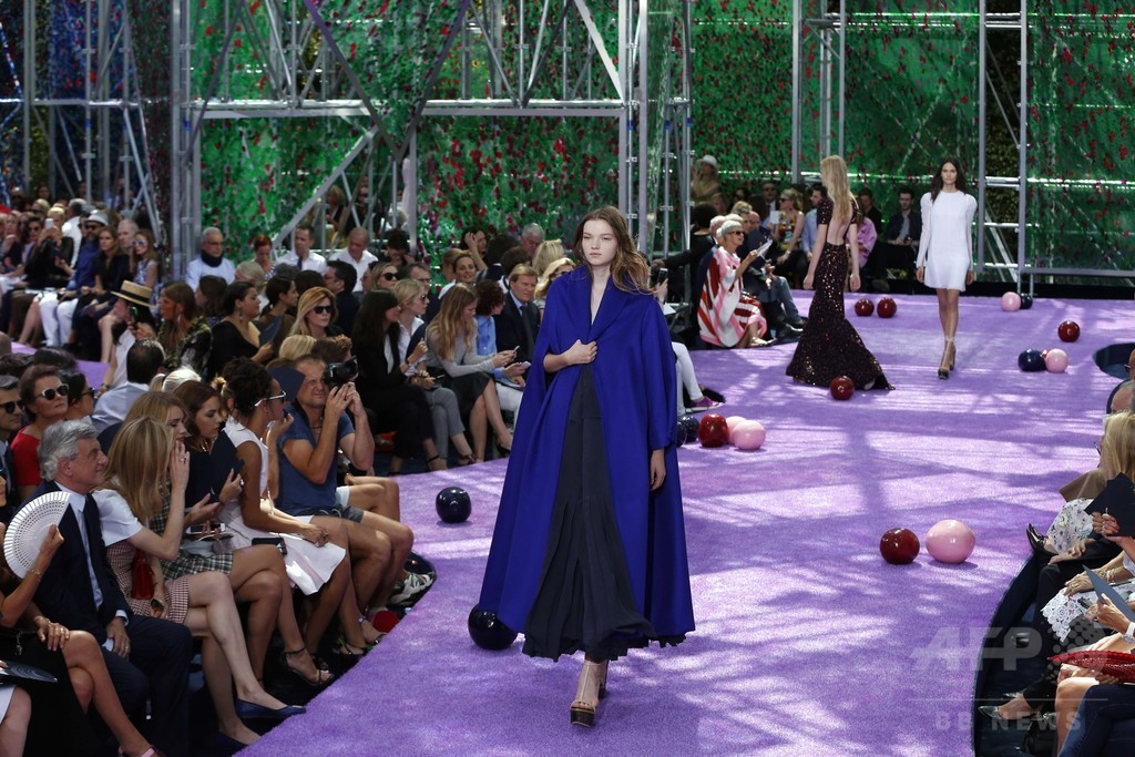 名画「快楽の園」をイメージ、「クリスチャン ディオール」15/16年秋冬オートクチュール 