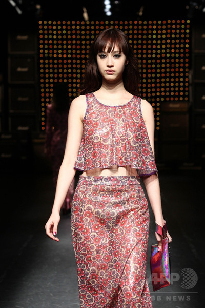 「ハウス・オブ・ホランド」15年春夏新作発表