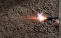 ブラジル・サンパウロの射撃場で銃を撃つ男性（2019年1月15日撮影）。(c)Miguel SCHINCARIOL / AFP
