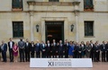 コロンビアの首都ボゴタで開かれたリマ・グループの会合に出席した各国外相らの集合写真（2019年2月25日撮影）。(c)Diana Sanchez / AFP