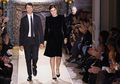 フランス・パリ市内で発表されたヴァレンティノ（VALENTINO）12年春夏オートクチュールコレクションに登場したデザイナーのマリア・グラツィア・キウリ（Maria Grazia Chiuri）とピエールパオロ・ピッチョーリ（Pierpaolo Piccioli、2012年1月25日撮影）。(c)AFP/ALEXANDER KLEIN