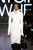 米ニューヨーク市内で発表された「DKNY」15/16年秋冬コレクション（2015年2月15日撮影）。(c)AFP/Getty Images/Neilson Barnard