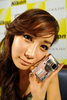 韓国・ソウルでニコン（Nikon）が発表したデジタルカメラ「COOLPIX Sシリーズ」の新型「COOLPIX S620」（2009年2月3日撮影）。(c)AFP/JUNG YEON-JE