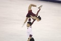 14-15フィギュアスケートグランプリ（GP）シリーズ第3戦、中国杯（ISU Grand Prix of Figure Skating Cup of China 2014）、ペア・フリースケーティング（FS）。演技に臨む彭程（Cheng Peng）/張昊（Zhang Hao）組（2014年11月8日撮影）。(c)AFP