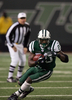 ボールを運ぶジェッツのトーマス・ジョーンズ（%%Thomas Jones%%）。(c)AFP/Getty Images Jim McIsaac