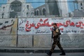 アフガニスタンの首都カブールの街中を巡回するタリバンの戦闘員（2021年9月26日撮影、資料写真）。(c)Hoshang Hashimi / AFP