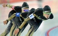 ソチ冬季五輪、スピードスケート女子チームパシュート準決勝に臨む日本の（左から）菊池彩花（Ayaka Kikuchi）、高木菜那（Nana Takagi）、押切美沙紀（Misaki Oshigiri、2014年2月22日撮影）。(c)AFP/JUNG YEON-JE