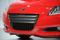 米ミシガン（Michigan）州デトロイト（Detroit）の北米国際自動車ショー（North American International Auto Show）に出品されたホンダのハイブリッドスポーツ「CR-Z」（2010年1月11日撮影）。(c)AFP/Stan HONDA