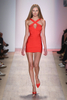 ニューヨーク市内で発表されたエルベ・レジェ バイ マックスアズリア（Herve Leger By Max Azria）の09年春夏コレクション（2008年9月7日撮影）。(c)AFP/Getty Images/Scott Gries