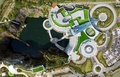 中国・上海郊外の採石場跡地に建設されたホテル「インターコンチネンタル上海ワンダーランド」（2018年11月13日撮影）。(c)Johannes EISELE / AFP