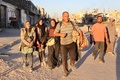 イスラエル軍の退去命令を受けてパレスチナ自治区ガザ地区北部ベイトラヒヤからガザ市に到着した避難民（2024年10月19日撮影）。(c)Omar AL-QATTAA / AFP